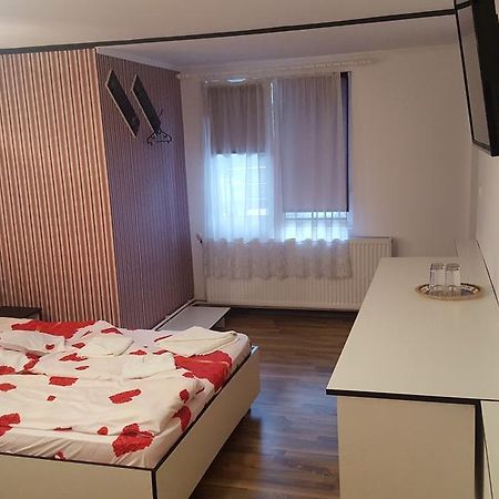 Casa Leo Apartman Hátszeg Kültér fotó